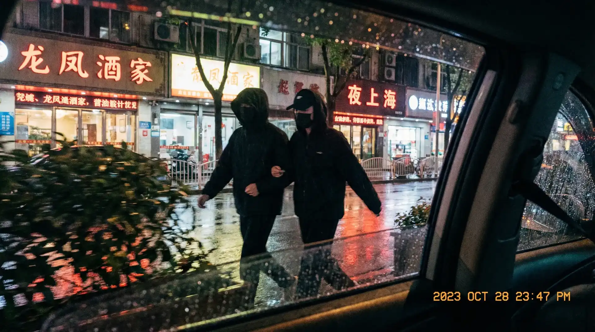 星空体育平台 - 顶流明星深夜密会现场抓拍照片